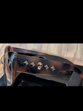 NWT Black Society Skull & Stud Cat Eye Tortoiseshell Sunglasses. UV 400